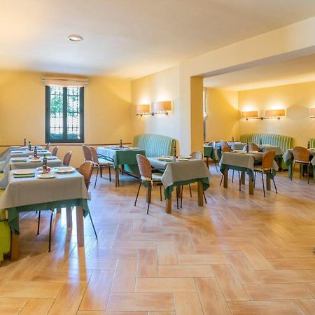 Apartaments Suites Sant Jordi Montbrio del Camp Luaran gambar