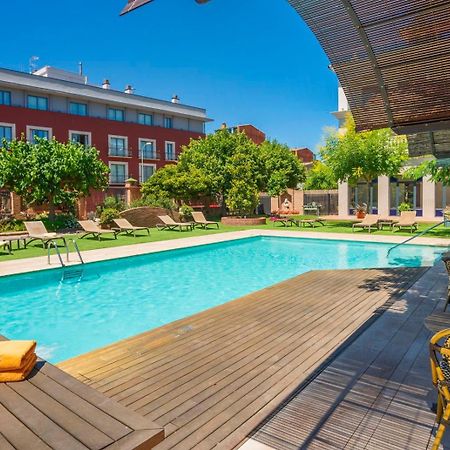 Apartaments Suites Sant Jordi Montbrio del Camp Luaran gambar