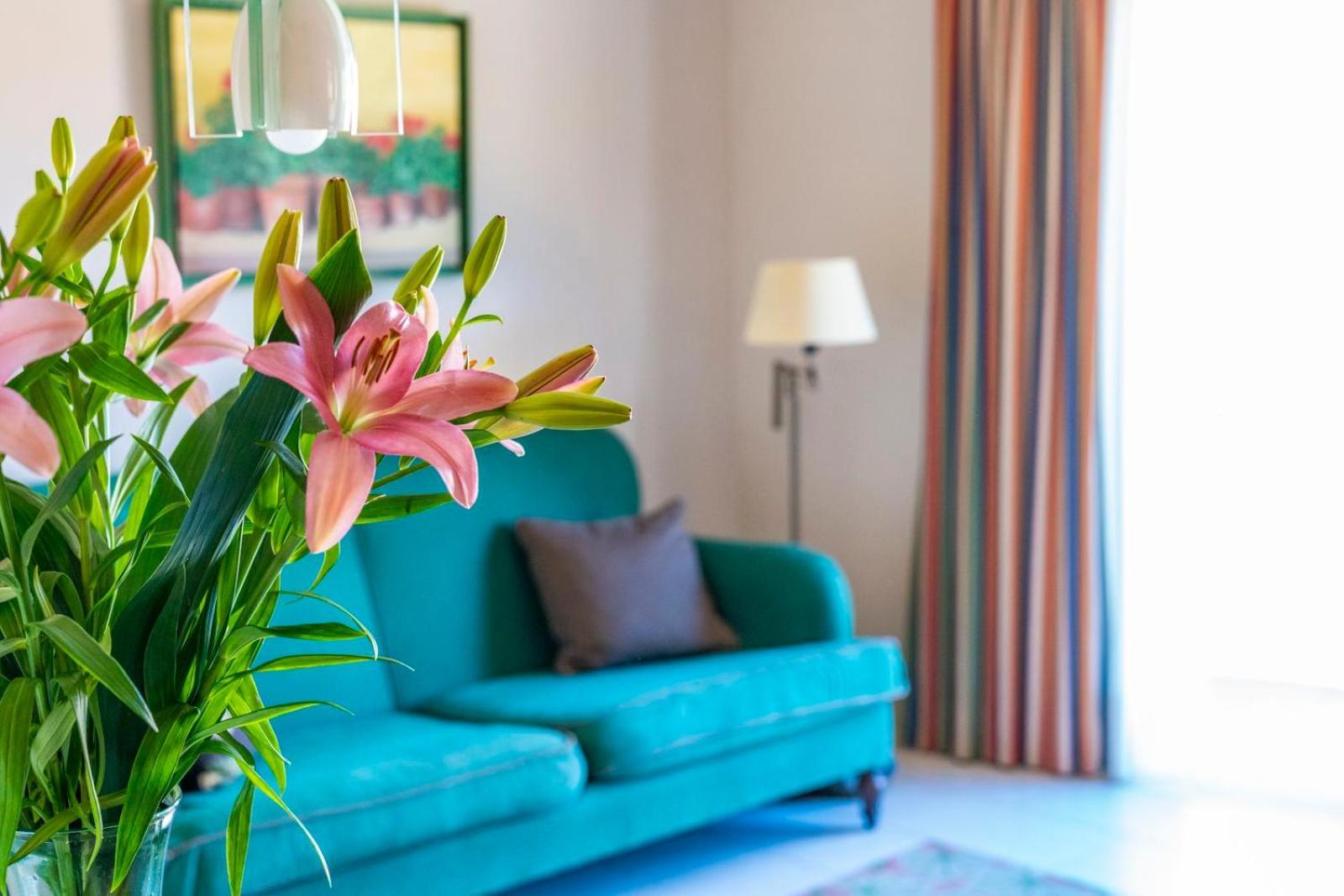Apartaments Suites Sant Jordi Montbrio del Camp Luaran gambar