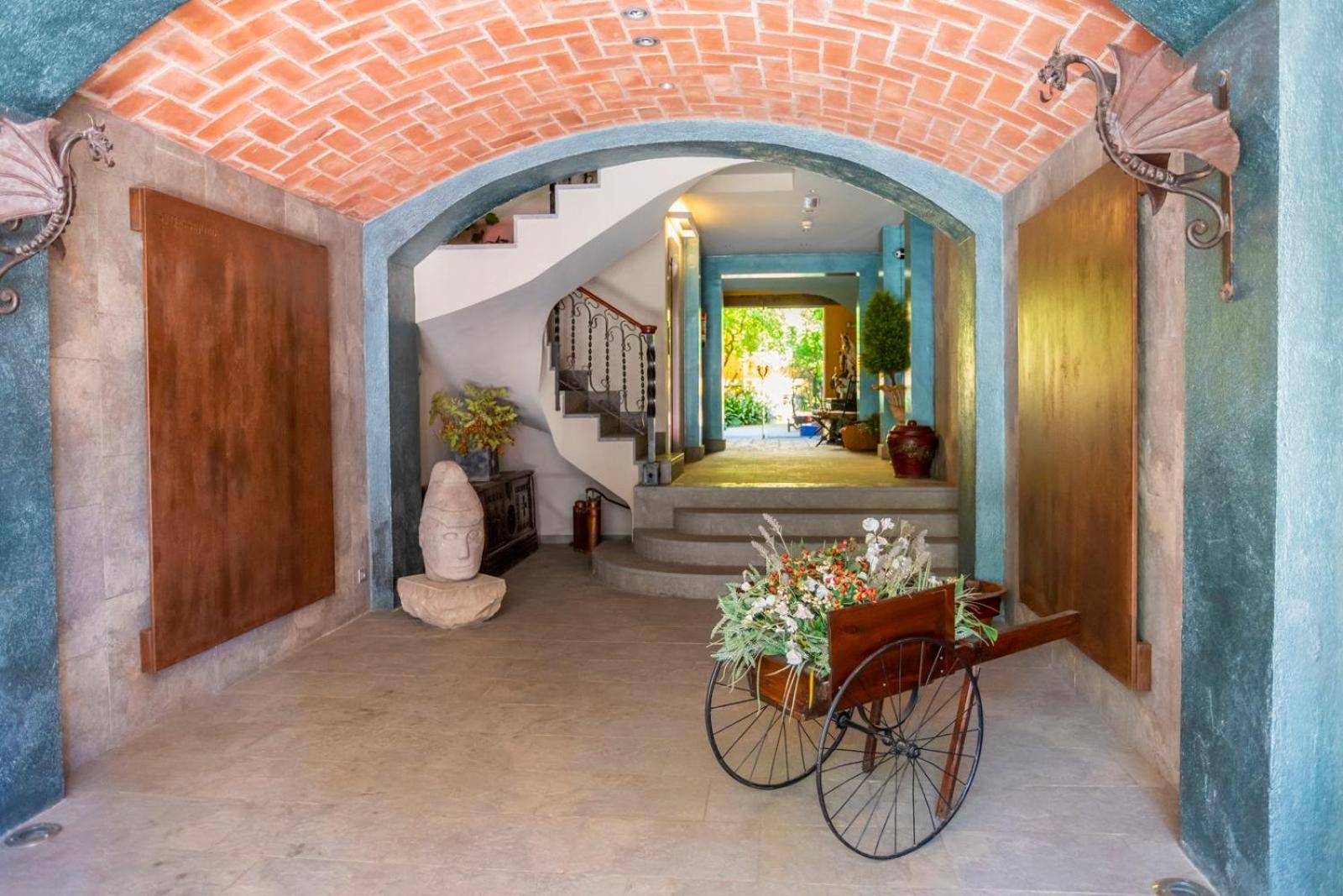 Apartaments Suites Sant Jordi Montbrio del Camp Luaran gambar