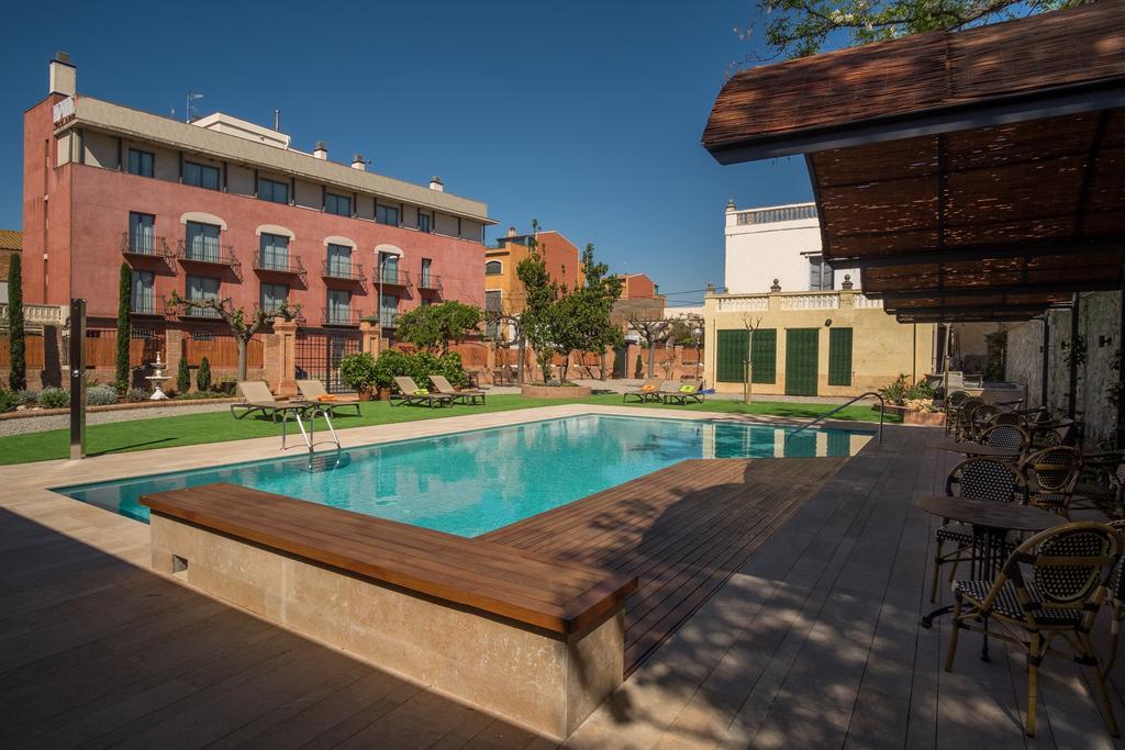 Apartaments Suites Sant Jordi Montbrio del Camp Luaran gambar