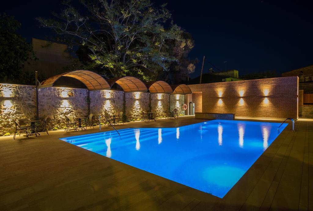 Apartaments Suites Sant Jordi Montbrio del Camp Luaran gambar