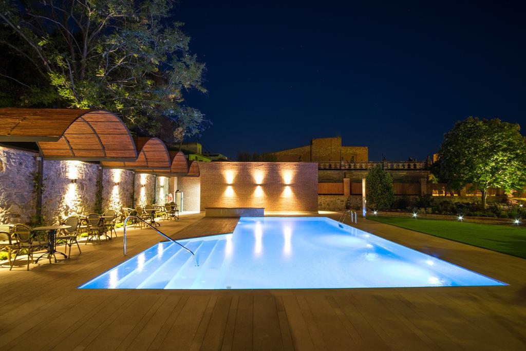 Apartaments Suites Sant Jordi Montbrio del Camp Luaran gambar