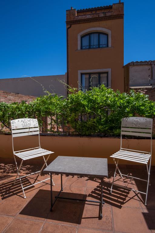 Apartaments Suites Sant Jordi Montbrio del Camp Luaran gambar