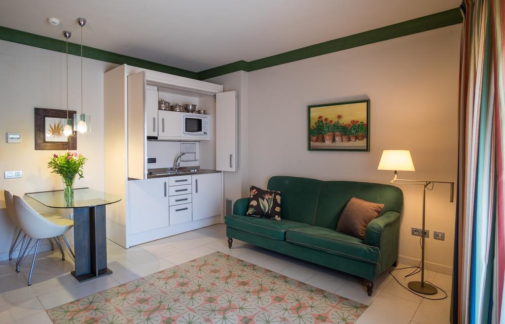 Apartaments Suites Sant Jordi Montbrio del Camp Luaran gambar
