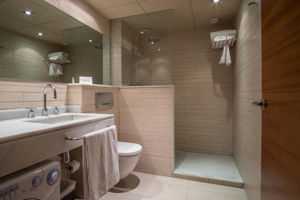 Apartaments Suites Sant Jordi Montbrio del Camp Luaran gambar