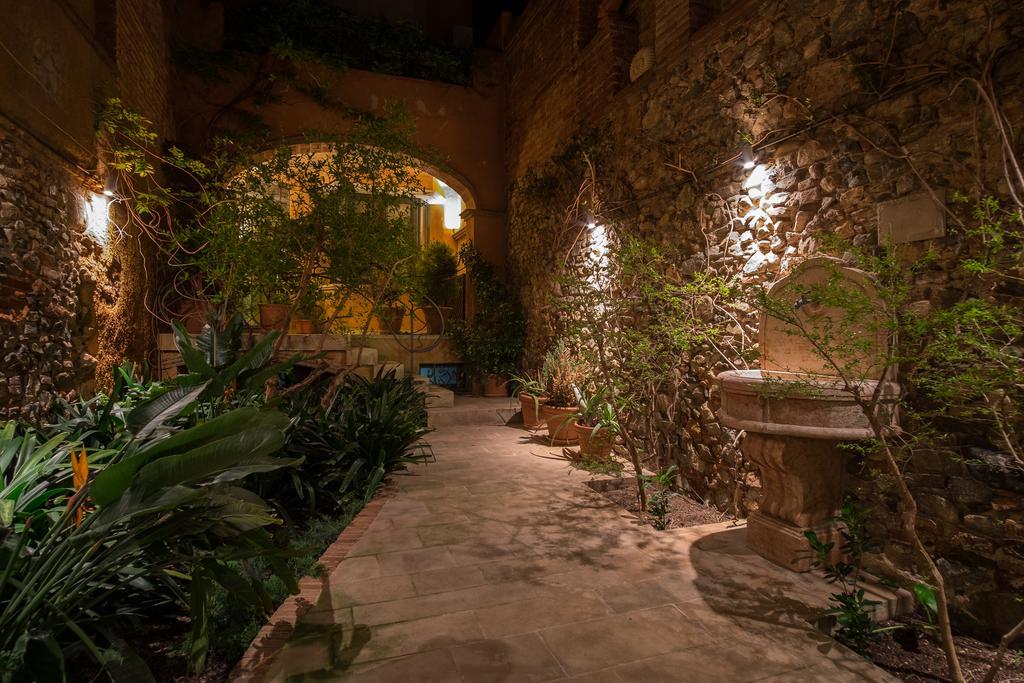 Apartaments Suites Sant Jordi Montbrio del Camp Luaran gambar