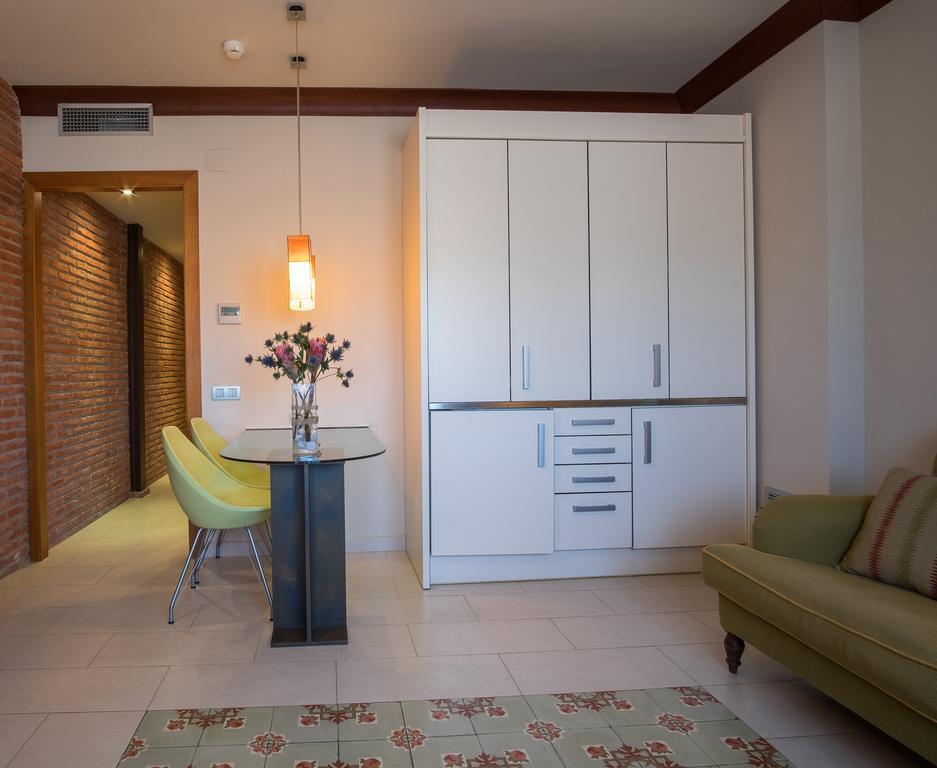 Apartaments Suites Sant Jordi Montbrio del Camp Luaran gambar