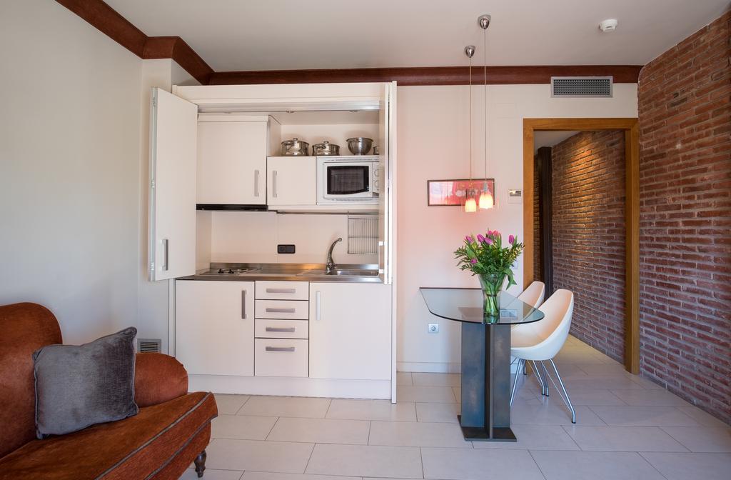 Apartaments Suites Sant Jordi Montbrio del Camp Luaran gambar