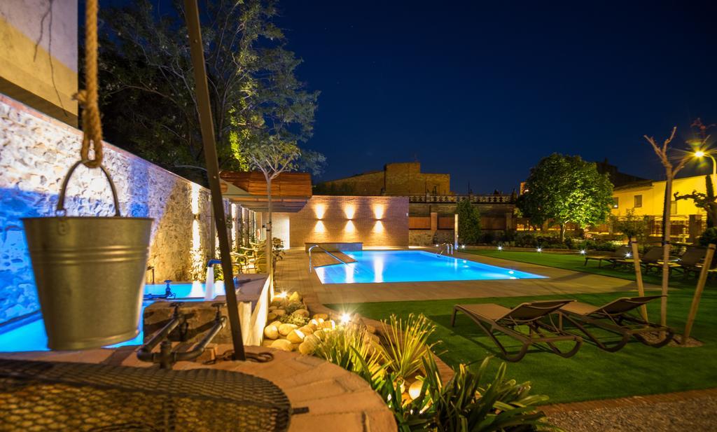 Apartaments Suites Sant Jordi Montbrio del Camp Luaran gambar