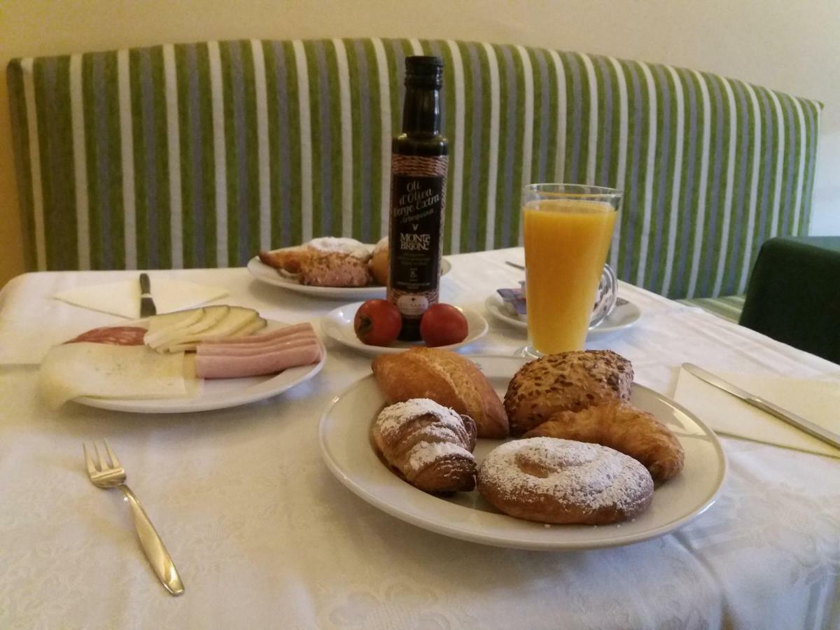 Apartaments Suites Sant Jordi Montbrio del Camp Luaran gambar