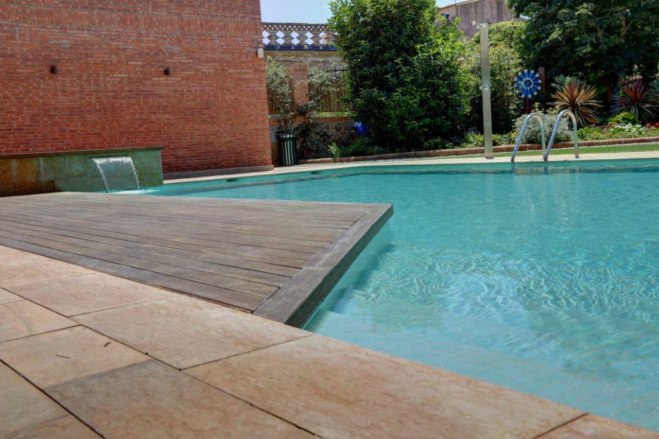 Apartaments Suites Sant Jordi Montbrio del Camp Luaran gambar