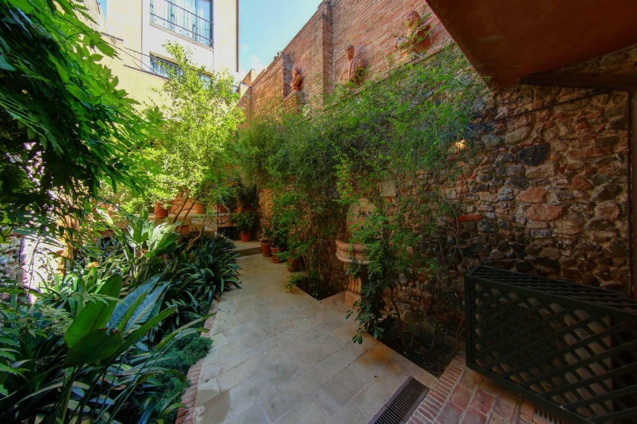 Apartaments Suites Sant Jordi Montbrio del Camp Luaran gambar